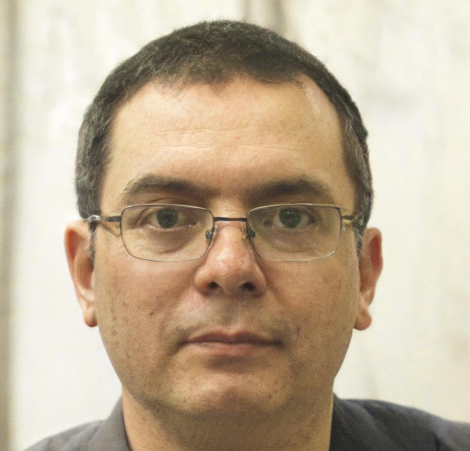 Portrait of instructor Henrik Lindstrom